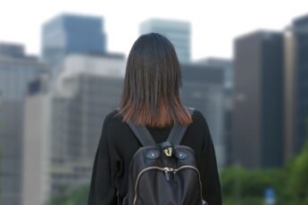 上京した娘の行動調査