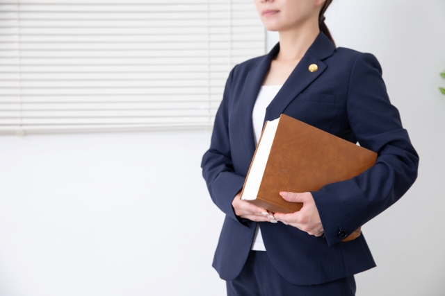損害賠償請求をする弁護士