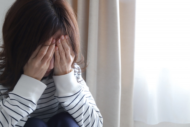 夫の浮気に悩む妻